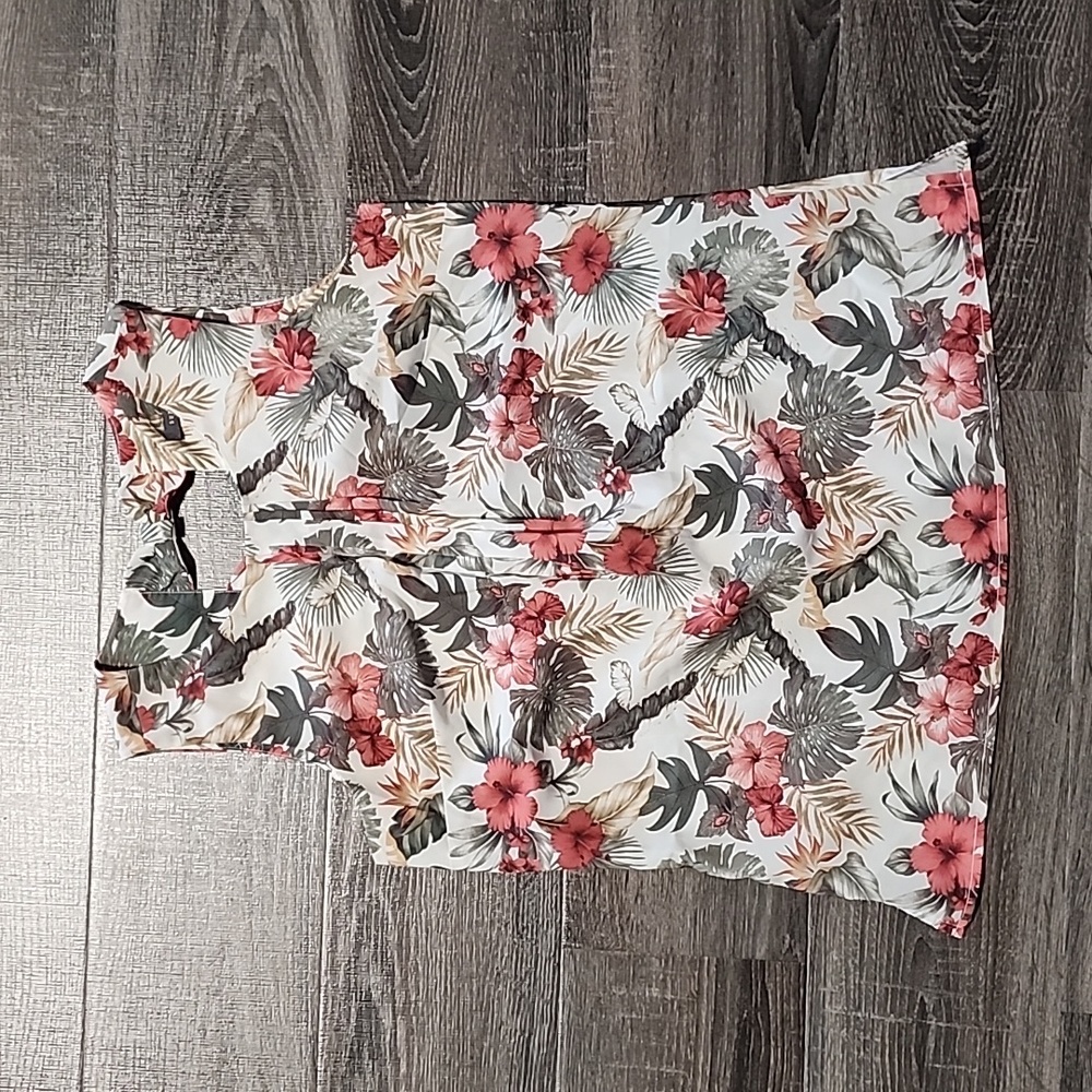 ❄️ Suzy Shier tropical sleeveless Top ❄️